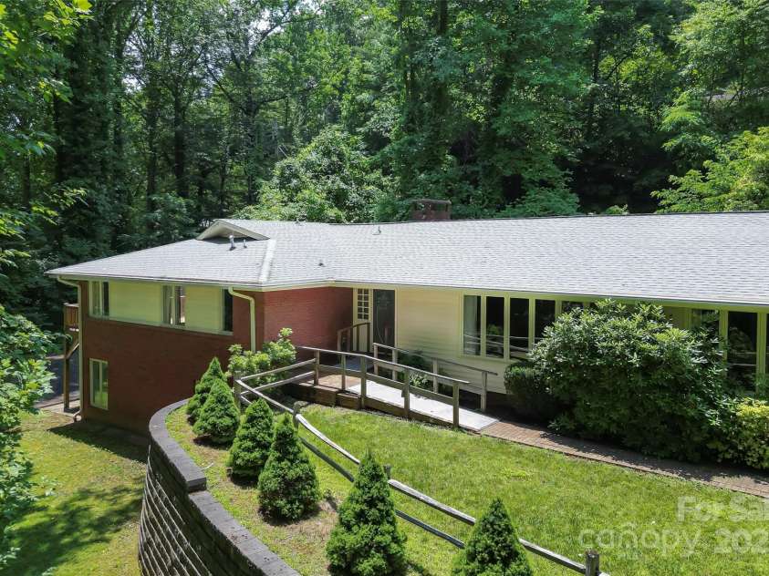 684 Woodfield Drive, Waynesville, NC 28786.  MLS# CAR4269678, YatesRealty ID 22443. Welcome home to 684 Woodfield Drive!