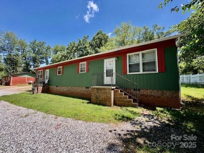 124/126 Polly Street, Morganton, NC 28655.  MLS# CAR4274282, YatesRealty ID 22444. 