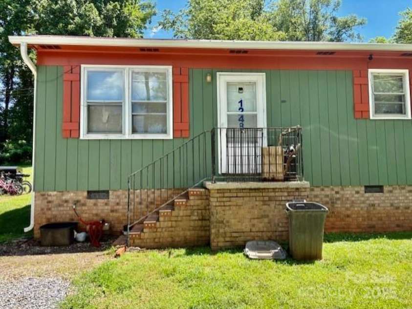 124/126 Polly Street, Morganton, NC 28655.  MLS# CAR4274282, YatesRealty ID 22444. 