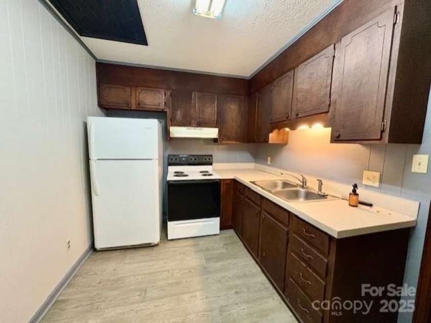 124/126 Polly Street, Morganton, NC 28655.  MLS# CAR4274282, YatesRealty ID 22444. 