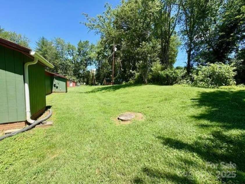 124/126 Polly Street, Morganton, NC 28655.  MLS# CAR4274282, YatesRealty ID 22444. 