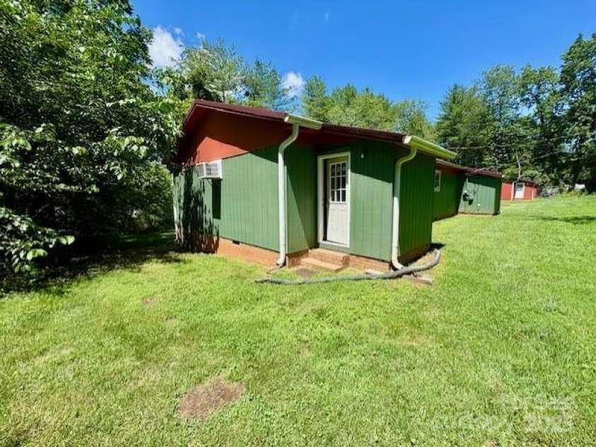 124/126 Polly Street, Morganton, NC 28655.  MLS# CAR4274282, YatesRealty ID 22444. 