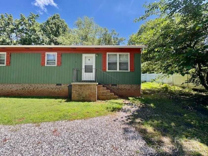 124/126 Polly Street, Morganton, NC 28655.  MLS# CAR4274282, YatesRealty ID 22444. 