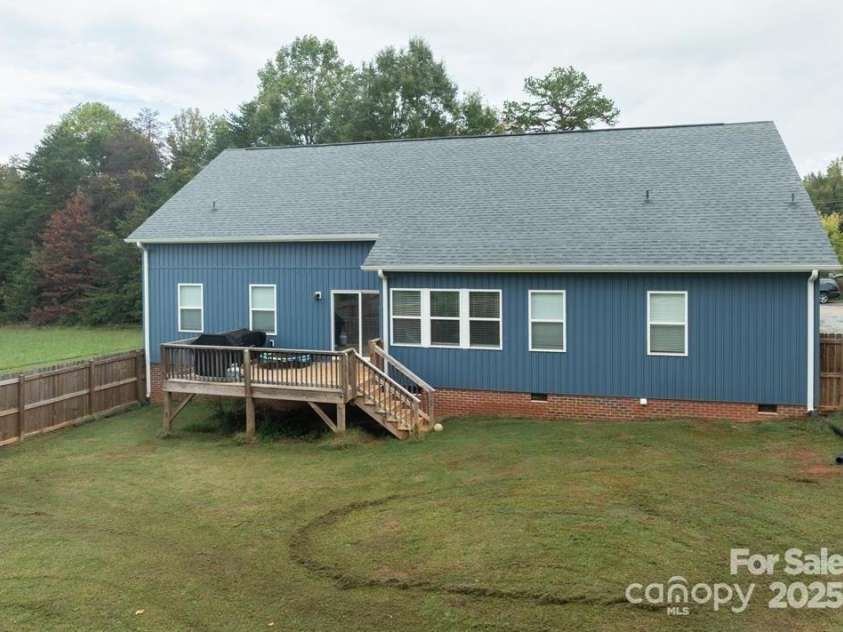 134 Gibbs Circle, Maiden, NC 28650.  MLS# CAR4313208, YatesRealty ID 22445. 