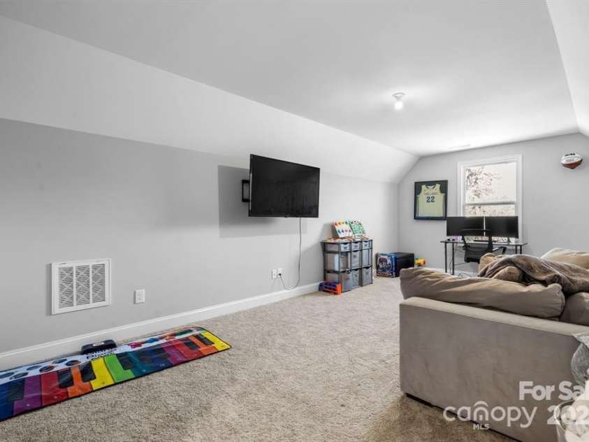 134 Gibbs Circle, Maiden, NC 28650.  MLS# CAR4313208, YatesRealty ID 22445. Bonus Room