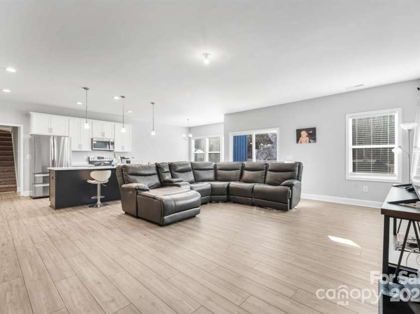 134 Gibbs Circle, Maiden, NC 28650.  MLS# CAR4313208, YatesRealty ID 22445. Living Room