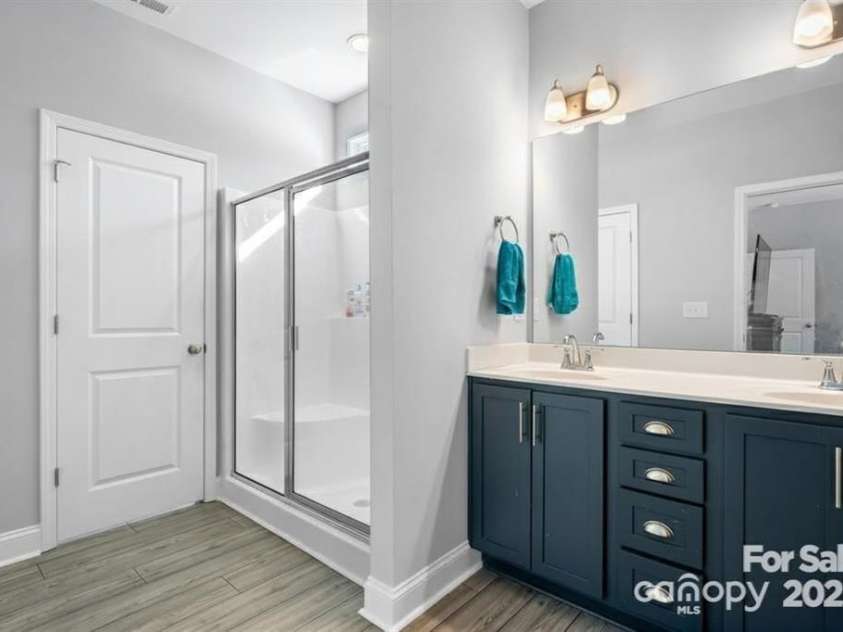 134 Gibbs Circle, Maiden, NC 28650.  MLS# CAR4313208, YatesRealty ID 22445. Primary Bathroom