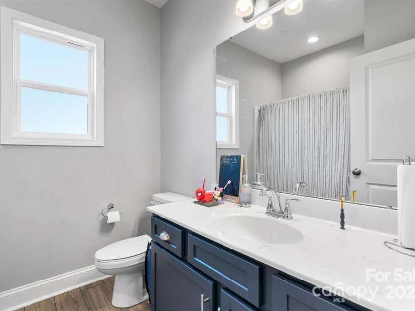 134 Gibbs Circle, Maiden, NC 28650.  MLS# CAR4313208, YatesRealty ID 22445. Second Bthroom