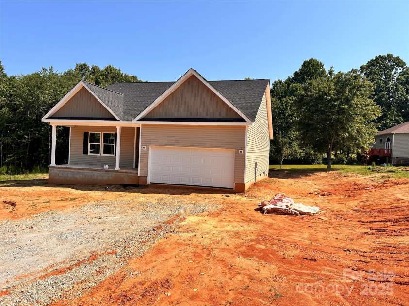 3506 14th Avenue, Hickory, NC 28602.  MLS# CAR4275889, YatesRealty ID 22445. 