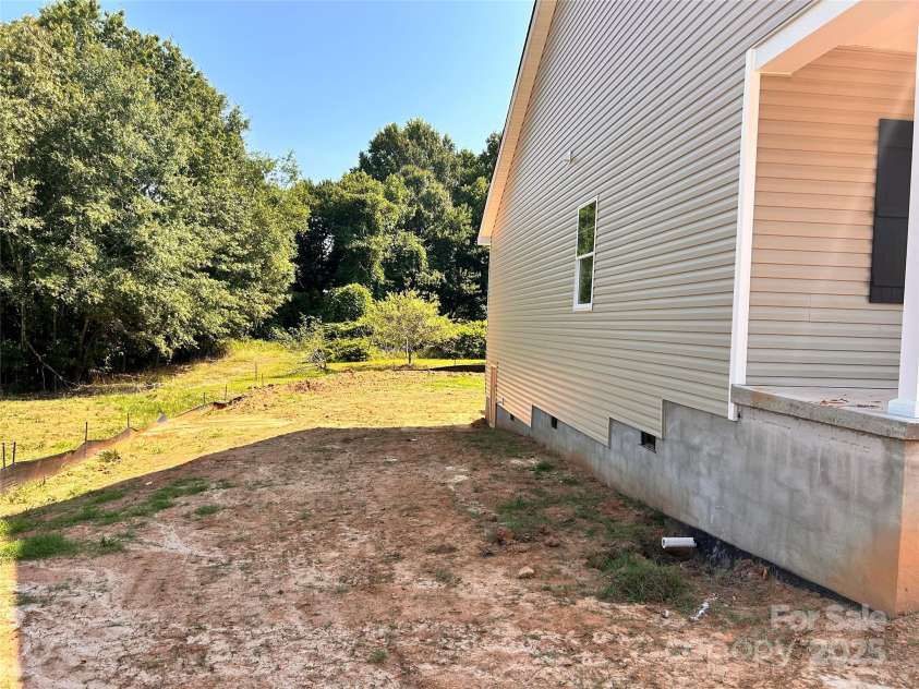 3506 14th Avenue, Hickory, NC 28602.  MLS# CAR4275889, YatesRealty ID 22445. 