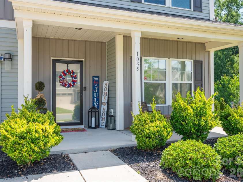 1035 Beacon Avenue, Monroe, NC 28110.  MLS# CAR4389329, YatesRealty ID 22446. 
