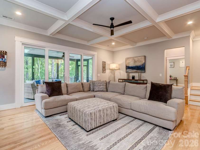 14124 Shelburne Village Drive, Charlotte, NC 28278.  MLS# CAR4363481, YatesRealty ID 22447. Coffered ceilings