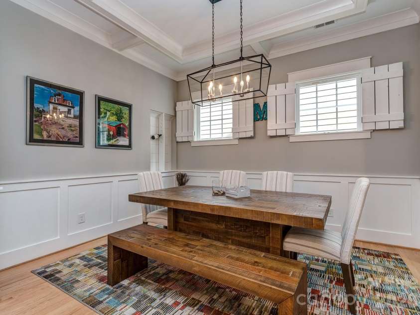 14124 Shelburne Village Drive, Charlotte, NC 28278.  MLS# CAR4363481, YatesRealty ID 22447. Dining room table