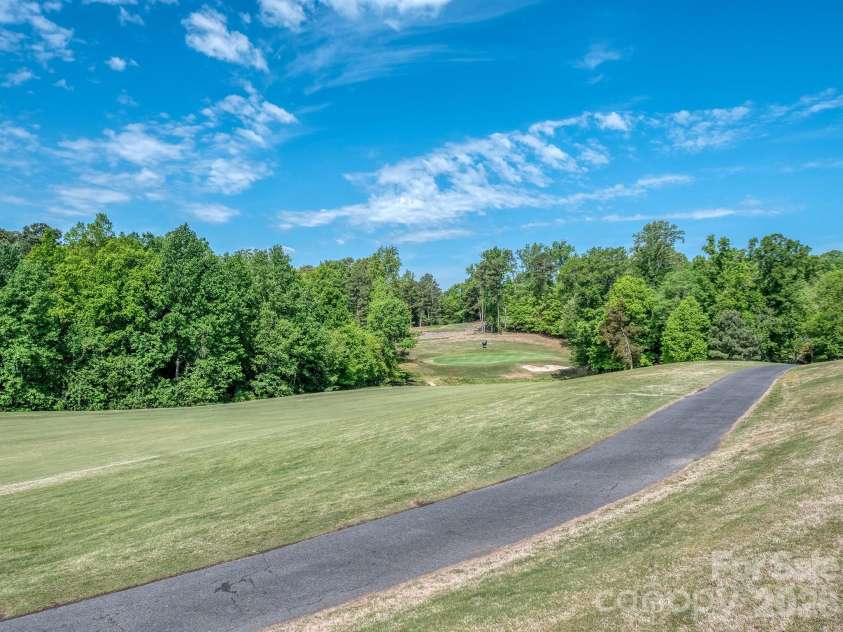 14124 Shelburne Village Drive, Charlotte, NC 28278.  MLS# CAR4363481, YatesRealty ID 22447. Golf course 