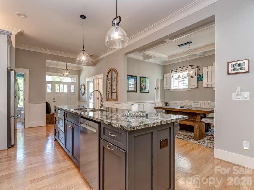 14124 Shelburne Village Drive, Charlotte, NC 28278.  MLS# CAR4363481, YatesRealty ID 22447. Open layout