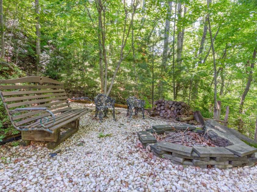 299 Carriage Summitt Way, Hendersonville, NC 28791.  MLS# CAR4273033, YatesRealty ID 22447. Lower Firepit Area