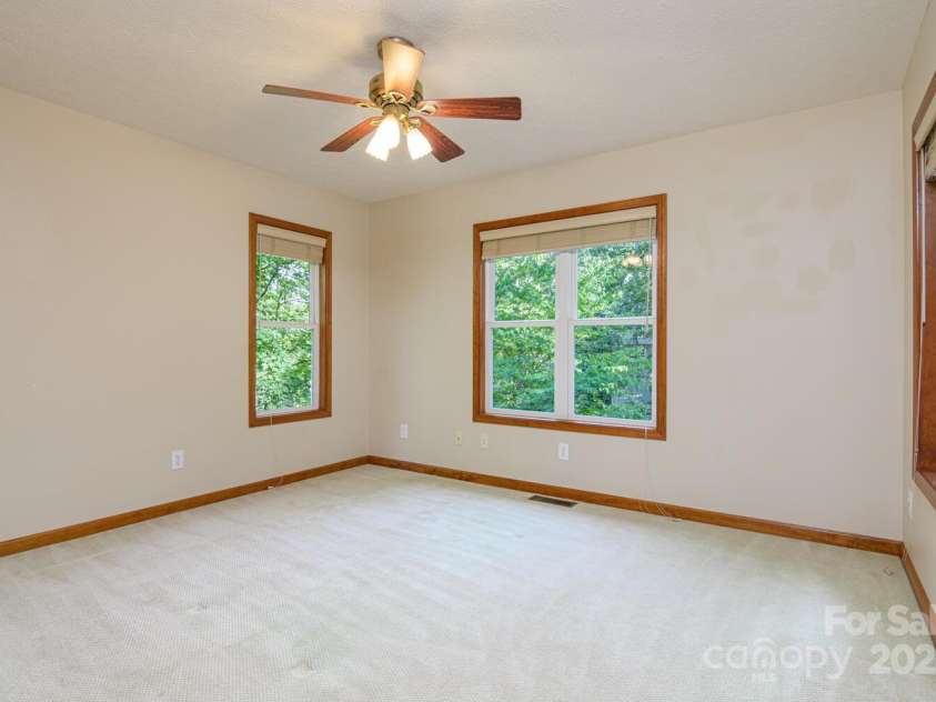 299 Carriage Summitt Way, Hendersonville, NC 28791.  MLS# CAR4273033, YatesRealty ID 22447. Study - Office