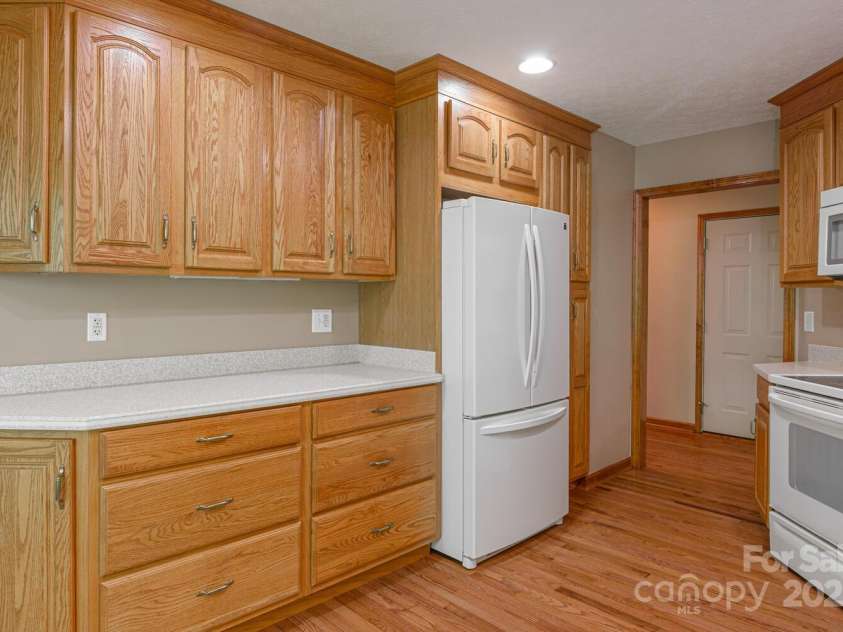 299 Carriage Summitt Way, Hendersonville, NC 28791.  MLS# CAR4305616, YatesRealty ID 22447. 