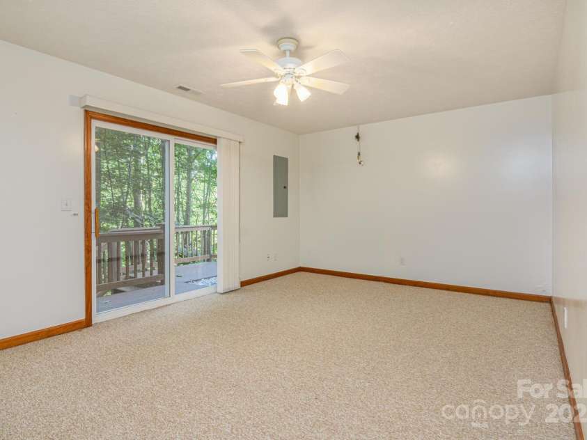 299 Carriage Summitt Way, Hendersonville, NC 28791.  MLS# CAR4305616, YatesRealty ID 22447. Exercise Room