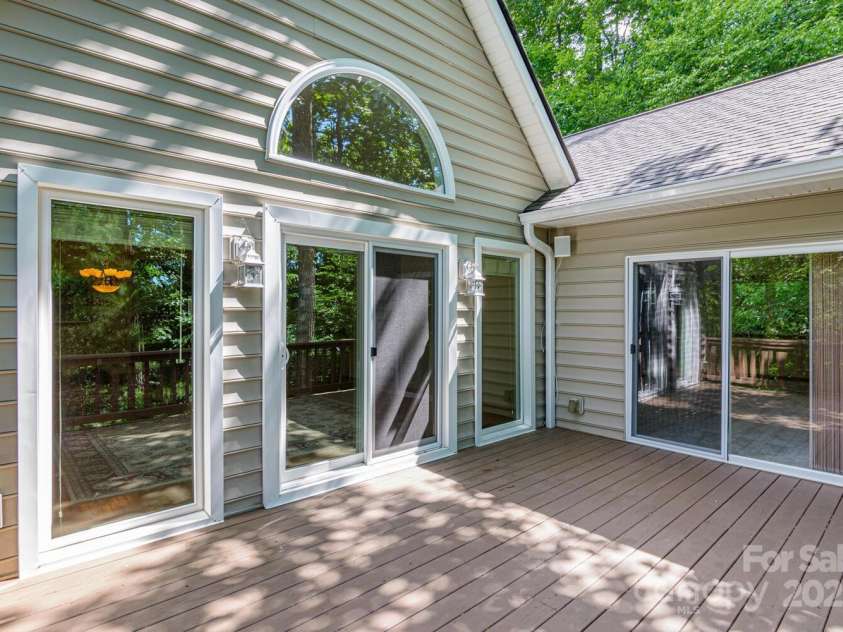 299 Carriage Summitt Way, Hendersonville, NC 28791.  MLS# CAR4305616, YatesRealty ID 22447. Upper Deck - 18x12