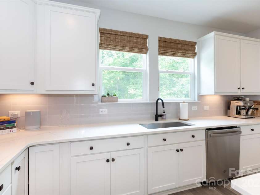 2254 Electric Lane, Charlotte, NC 28205.  MLS# CAR4254764, YatesRealty ID 22449. 