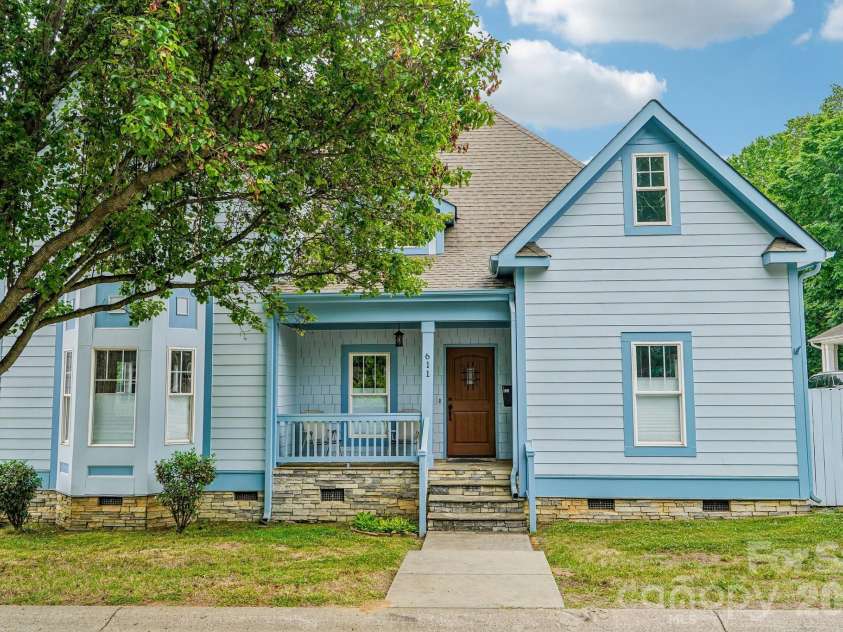 611 37th Street, Charlotte, NC 28205.  MLS# CAR4379542, YatesRealty ID 22449. 