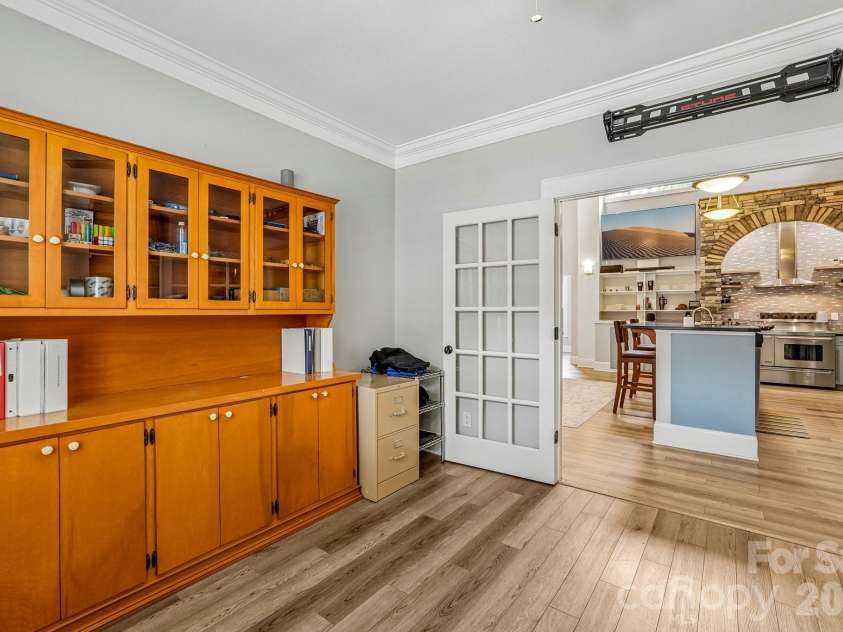 611 37th Street, Charlotte, NC 28205.  MLS# CAR4379542, YatesRealty ID 22449. 