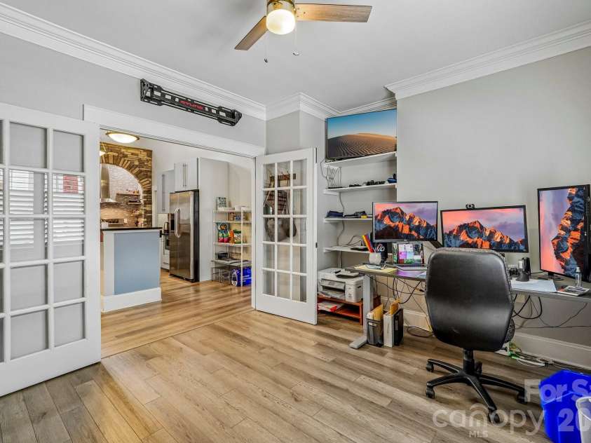 611 37th Street, Charlotte, NC 28205.  MLS# CAR4379542, YatesRealty ID 22449. 