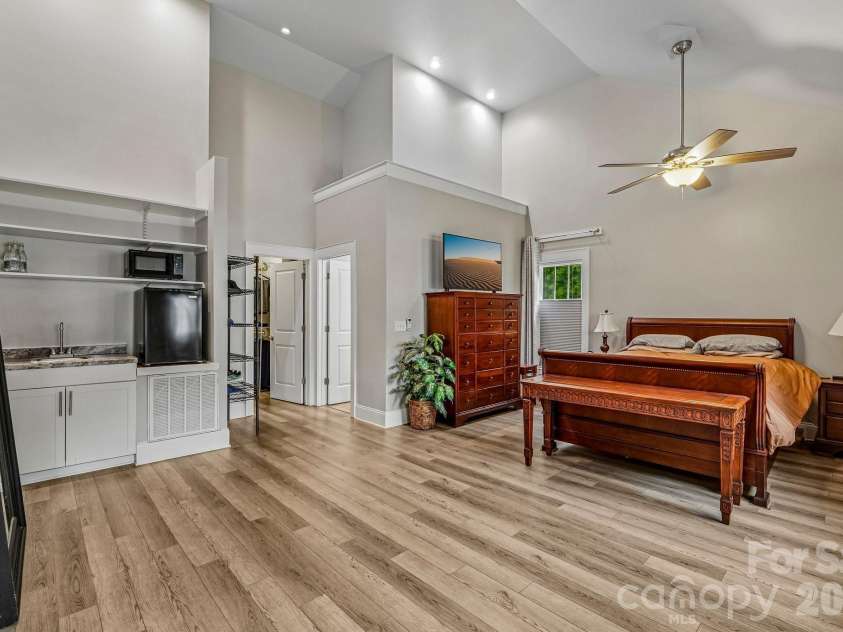 611 37th Street, Charlotte, NC 28205.  MLS# CAR4379542, YatesRealty ID 22449. 