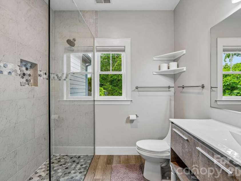 611 37th Street, Charlotte, NC 28205.  MLS# CAR4379542, YatesRealty ID 22449. 