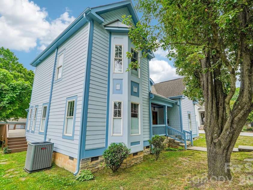 611 37th Street, Charlotte, NC 28205.  MLS# CAR4379542, YatesRealty ID 22449. 
