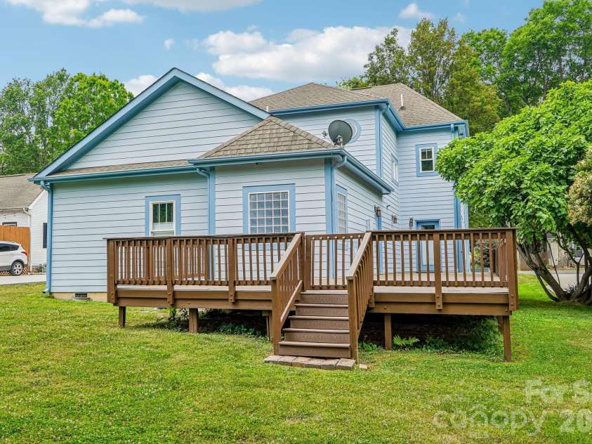 611 37th Street, Charlotte, NC 28205.  MLS# CAR4379542, YatesRealty ID 22449. 