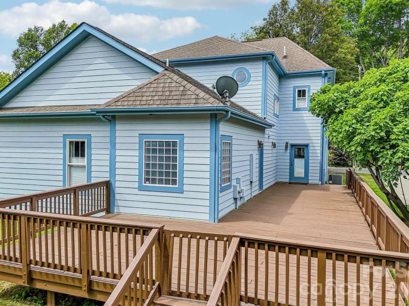 611 37th Street, Charlotte, NC 28205.  MLS# CAR4379542, YatesRealty ID 22449. 