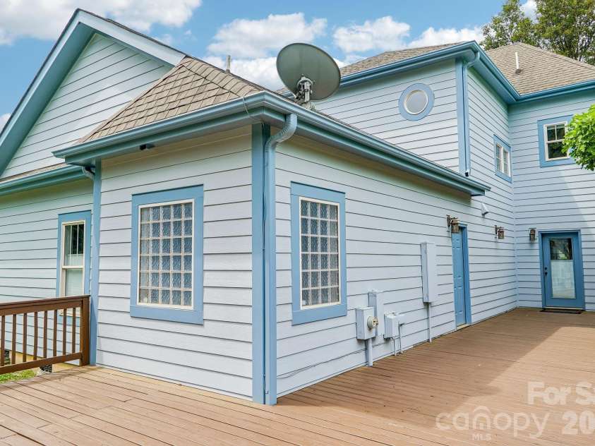 611 37th Street, Charlotte, NC 28205.  MLS# CAR4379542, YatesRealty ID 22449. 