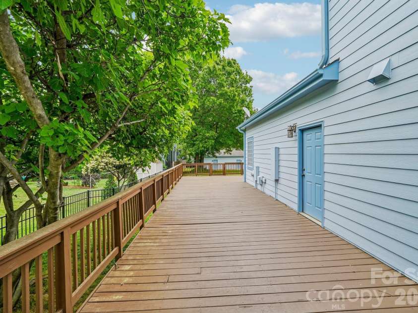 611 37th Street, Charlotte, NC 28205.  MLS# CAR4379542, YatesRealty ID 22449. 