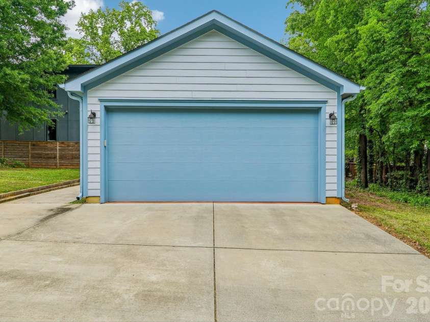 611 37th Street, Charlotte, NC 28205.  MLS# CAR4379542, YatesRealty ID 22449. 