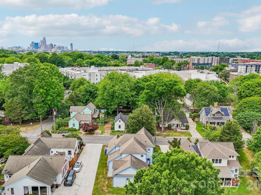 611 37th Street, Charlotte, NC 28205.  MLS# CAR4379542, YatesRealty ID 22449. 