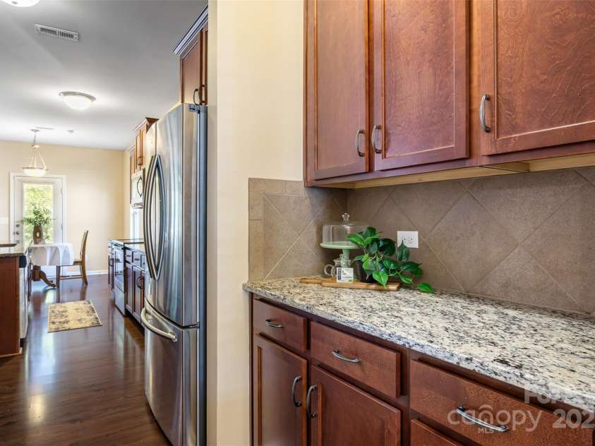 352 Nantucket Way, Rock Hill, SC 29732.  MLS# CAR4234886, YatesRealty ID 22450. Butlers Pantry
