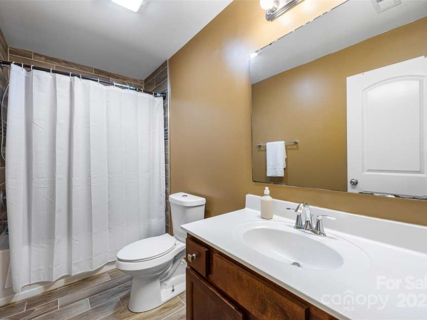 352 Nantucket Way, Rock Hill, SC 29732.  MLS# CAR4234886, YatesRealty ID 22450. Full bath