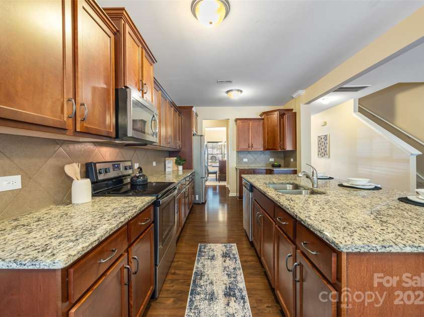 352 Nantucket Way, Rock Hill, SC 29732.  MLS# CAR4234886, YatesRealty ID 22450. Granite countertops