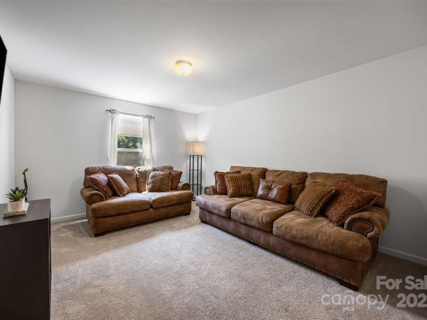 352 Nantucket Way, Rock Hill, SC 29732.  MLS# CAR4234886, YatesRealty ID 22450. Loft/media room