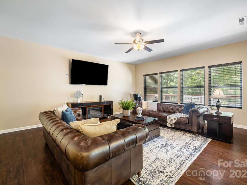 352 Nantucket Way, Rock Hill, SC 29732.  MLS# CAR4234886, YatesRealty ID 22450. Lots of natural light!