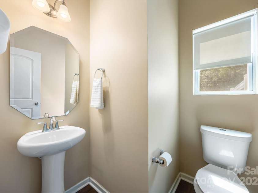 352 Nantucket Way, Rock Hill, SC 29732.  MLS# CAR4234886, YatesRealty ID 22450. Powder room