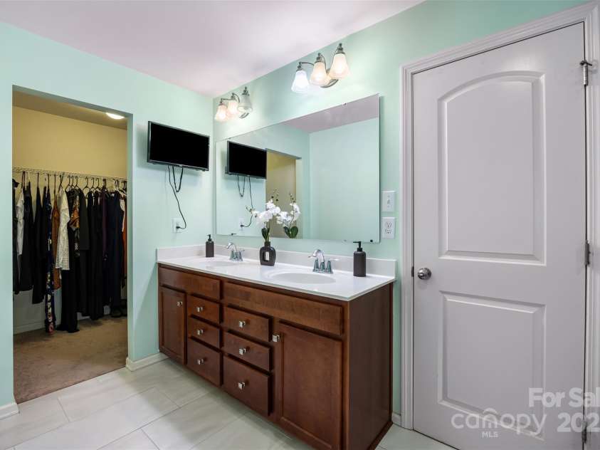 352 Nantucket Way, Rock Hill, SC 29732.  MLS# CAR4234886, YatesRealty ID 22450. Primary bath with dual sinks