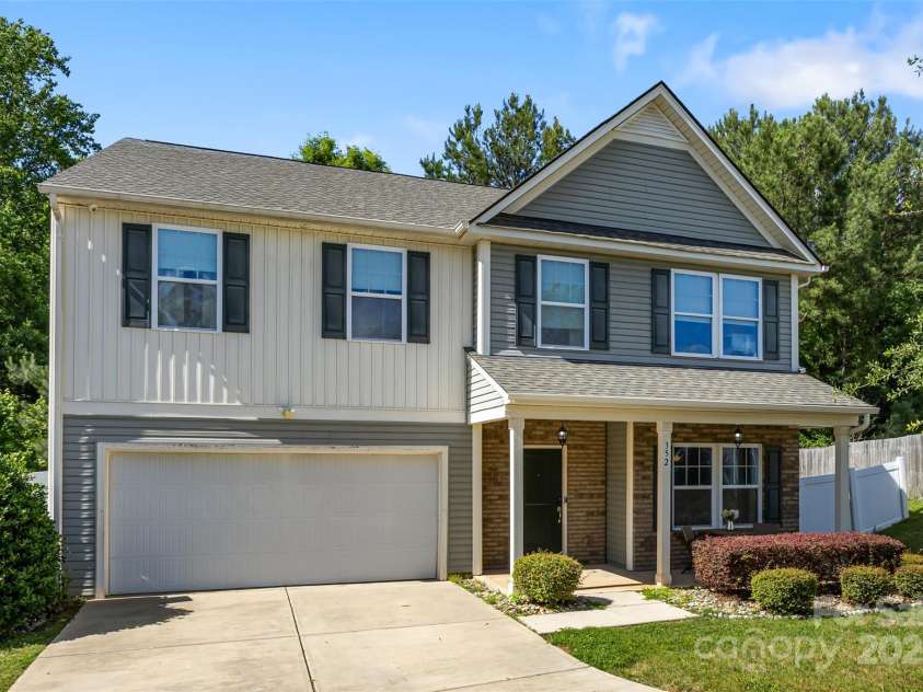 352 Nantucket Way, Rock Hill, SC 29732.  MLS# CAR4234886, YatesRealty ID 22450. Welcome to 352 Nantucket Way!