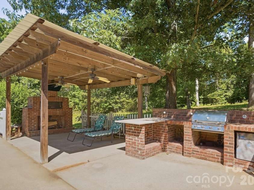 846 Windy Oaks Way, Van Wyck, SC 29720.  MLS# CAR4372947, YatesRealty ID 22450. 