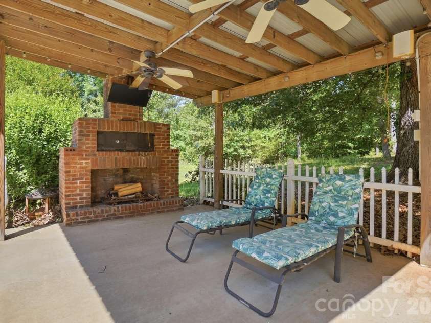 846 Windy Oaks Way, Van Wyck, SC 29720.  MLS# CAR4372947, YatesRealty ID 22450. 