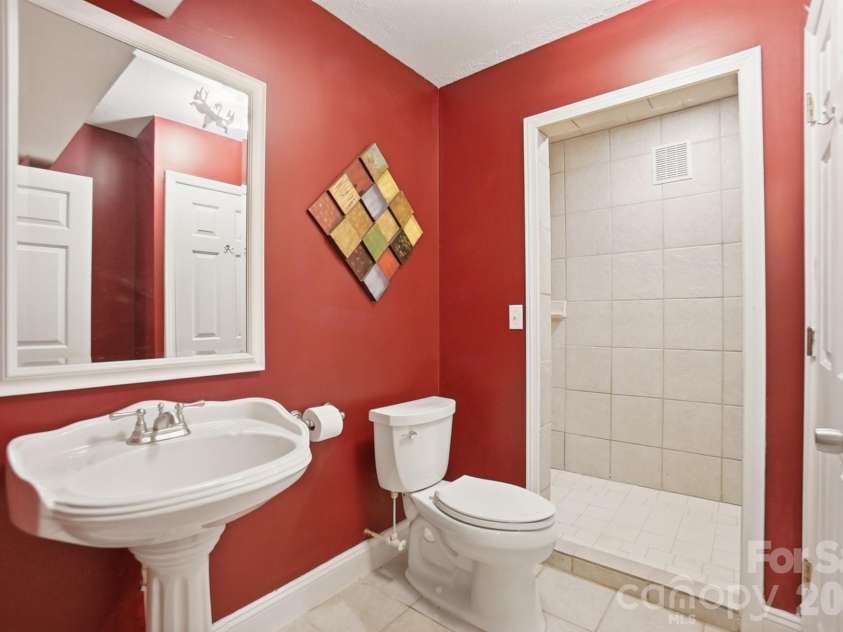 846 Windy Oaks Way, Van Wyck, SC 29720.  MLS# CAR4372947, YatesRealty ID 22450. Full bath in basement 