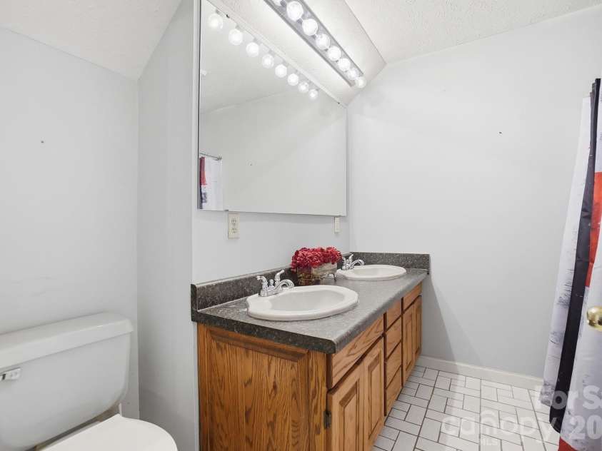846 Windy Oaks Way, Van Wyck, SC 29720.  MLS# CAR4372947, YatesRealty ID 22450. Full bath upstairs 