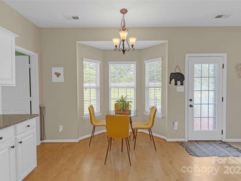 12303 Shadow Ridge Lane, Charlotte, NC 28273.  MLS# CAR4264466, YatesRealty ID 22451. Breakfast Nook